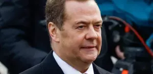 Eski Rusya Devlet Başkanı Medvedev: Birçok ülke İran'a nükleer başlık tedarik etmeye hazır