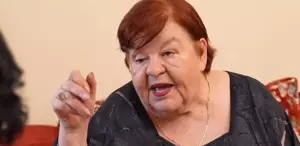 Kaynanalar'ın 'Döndü'sü Defne Yalnız, 3+1 evinde nostaljik bir yaşam sürüyor