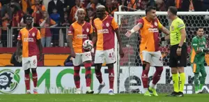 Galatasaray derbide 10 kişi kaldı