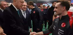 Cumhurbaşkanı Erdoğan, A Milli Futbol Takımı oyuncularını ve teknik heyetini tebrik etti