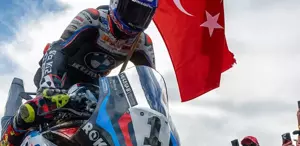 Milli motosikletçi Toprak Razgatlıoğlu, 3. kez dünya şampiyonu