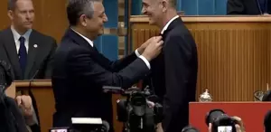 İYİ Parti’den ihraç edilen Sakarya Milletvekili Ümit Dikbayır, CHP’ye katıldı