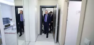 Yüzyılın Konut Projesi’nin detaylarını açıklayan Cumhurbaşkanı Erdoğan, örnek daireyi inceledi