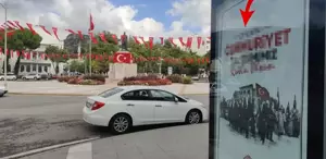 29 Ekim afişlerinde “Cumhuriyet“ yanlış yazıldı, valilik anında yenisini astı