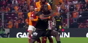 Kırmızı kart mı değil mi Ünlü yorumcular ülkenin konuştuğu pozisyona son noktayı koydu