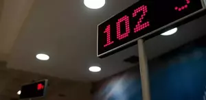 Komşuda deprem 270 şubesi bulunan ülkenin en büyük bankası iflas etti