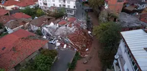 Sındırgı’daki yıkım gün ağarınca ortaya çıktı