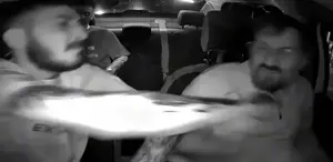 Taksi şoförüne defalarca vurup küfürler savurdu