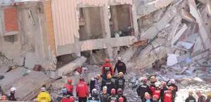 Gebze’de yıkılan binada 2 kişinin cansız bedenine ulaşıldı, 1 kişi sağ çıkarıldı