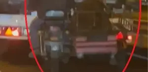 Film sahnelerini aratmadı Hareket halindeki TIR’dan çaldıkları akıllar zarar