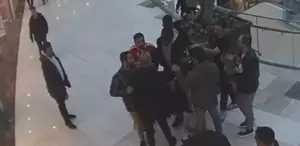 Sarıyer’de AVM’de Senegalli milli futbolcu Papy Djilobodji’ye silah çekip şemsiye fırlattı