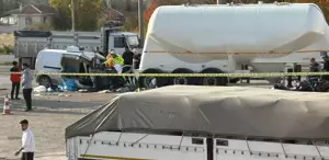 Ankara’da kahreden kaza Otomobil hurdaya döndü, 3 kişilik aile yok oldu