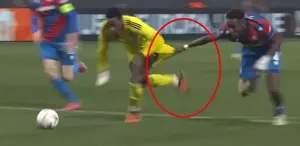 Fenerbahçe 905’te penaltı bekledi Pozisyonu inceleyen hakemden ’devam’ kararı