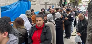 ’Yüzyılın Konut Projesi’ne başvuru yapmak isteyenler yüzlerce metre kuyruk oluşturdu