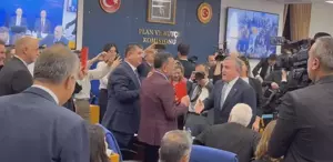 CHP’liler kırmızı kart gösterdi, Bakan Bak “VAR“dan döner“ dedi