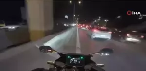 Maltepe’de motosikletin çarptığı trafik polisi yaralandı: Kaza anı kamerada