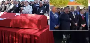Şehidin tabutunun başında gülüşen isimlerin kim olduğu ortaya çıktı