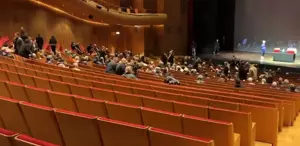 Muazzez Abacı’ya büyük vefasızlık Koltukların yarısı boş kaldı