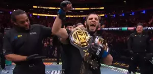 Tarihe geçti Islam Makhachev’den çifte şampiyonluk