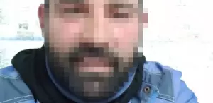 Böyle baba olmaz olsun Çocuklarını sıraya dizip kemerle işkence etti