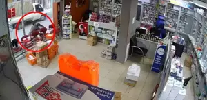 Sokak ortasında tecavüz girişimi Üstüne atlayıp eczacının kıyafetlerini çıkarmaya çalıştı