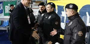 Alkışlar Sadettin Saran’a Geceye damga vuran kare