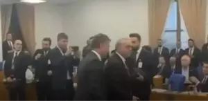 Komisyona damga vuran anlar CHP’li vekilden kendi partililerine sert tepki