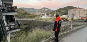 İnşaatta göçük 70 kişi evlerinden tahliye edildi