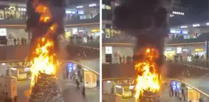 Çin’deki AVM’de noel ağacı alev aldı