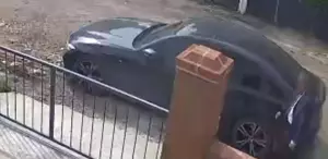 İş insanına evinin önünde silahlı saldırı