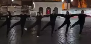 Ayasofya önündeki sirtaki gösterisi ortalığı karıştırdı