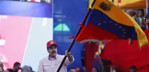 Trump’ın vurmaya hazırlandığı ülkenin lideri mitingde dans etti