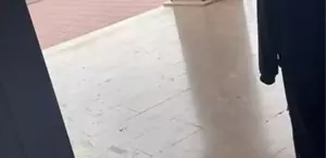 İnfial yaratan görüntü Okul müdürü yakasından tuttuğu öğrenciyi yere savurdu