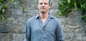 Altın Portakal ödüllü yönetmen, evinde silahlı saldırıya uğradı