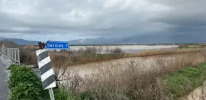 Nehir taştı, tarımın kritik ovasını su bastı