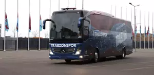 Samsun’da Trabzonspor takım otobüsüne taşlı saldırı: Sporcularımızın can güvenliği tehdit altında