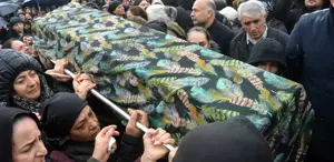 Arabada korkunç cinayet Kendisinden 13 yaş küçük sevgilisini boğarak öldürdü