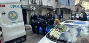 Yaşlı adam eşini uyurken öldürdü