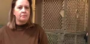 İnfial yaratan olay Evlat edindiği 2 çocuğu kafese kapattı