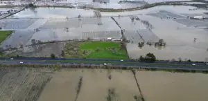 Gediz Nehri taştı su altında kalan ova dronla görüntülendi