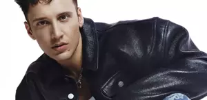 Şarkıcı Edis hakkında yakalama kararı