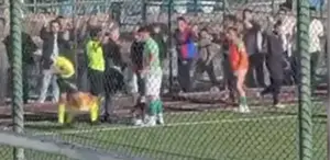 Görüntüler ortaya çıktı Tribünden hakeme skuter attılar, o anlar kamerada