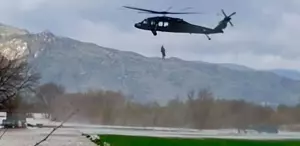 Bir hafta damda mahsur kaldı Muhtar tesadüfen fark etti, film gibi operasyon başladı