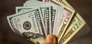 735 doları olan bir kişi bu ülkede milyarder olabiliyor