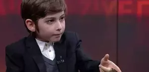 Filozof Atakan uzun bir aradan sonra yeni imajıyla görüntülendi