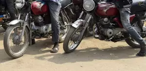 Motosikletlerle bastıkları köyde onlarca kişiyi katlettiler