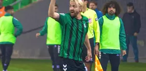 Caner Erkin, Sakaryaspor ile 12 maçta 4 kere kırmızı kart gördü