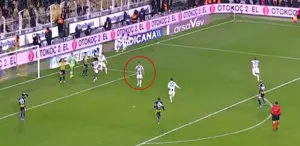 İrfan Can Kahveci’den maça damga vuran hareket