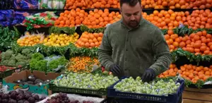 Türkiye’den aldığı yeşil eriği ülkesinde kilosu 500 dolardan satıyor