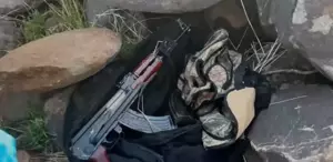 Şanlıurfa’da volkanik bazalt taşlarının altında cephanelik ele geçirildi: 8 gözaltı